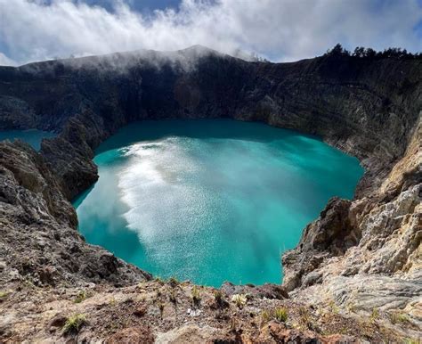 5 Danau Eksotis Indonesia Wajib Dikunjungi Nomor 2 Punya Tiga Warna