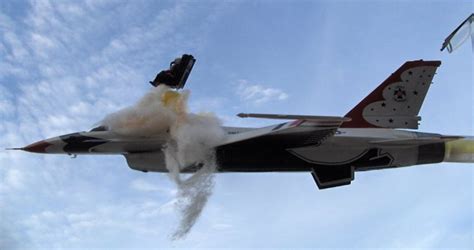 Videos of Thunderbird F-16 fighter jet Crash at Airshows while performing Reverse Half Cuban ...