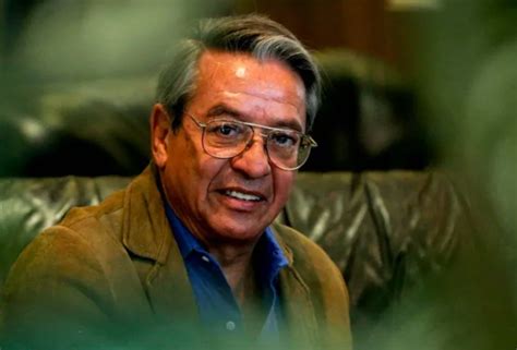 Reportan delicado de salud al escritor José Agustín Ramírez su