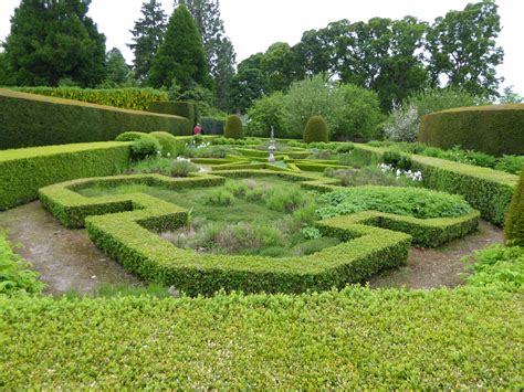 Cawdor Castle Gardens | Castle Garden Design