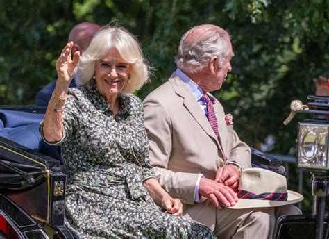 Photo Camilla Parker Bowles Et Le Roi Charles III Se Sont Rendus Dans