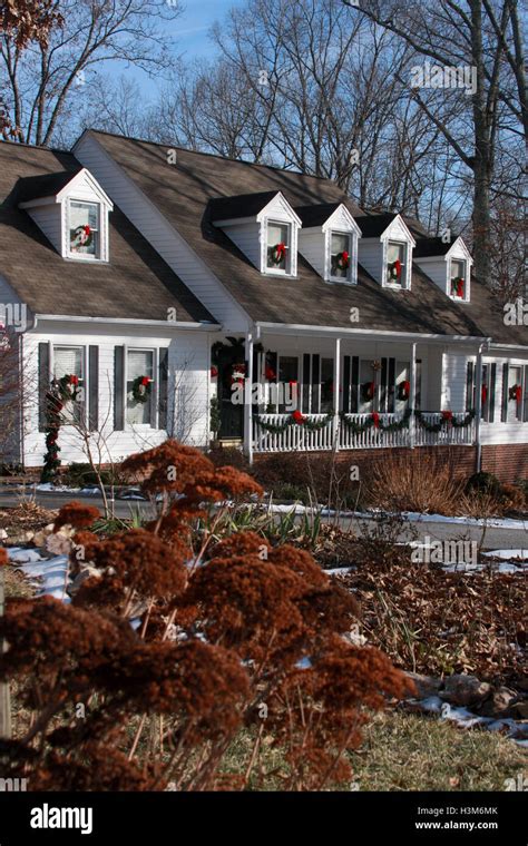 Residential House Exterior Decorated For Christmas Stock Photo Alamy