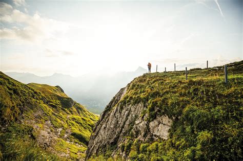 Vandring I Schweiziska Alperna Via Alpina Bear Trek Evertrek