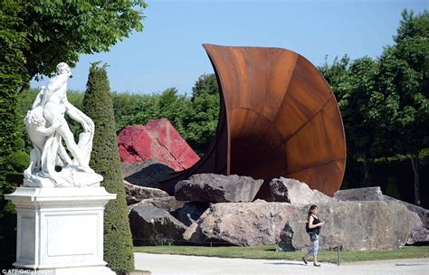 Huge Statue Of ‘a Queen’s Sex Organs’ Put On Display In The Versailles Palace Gardens Sparks