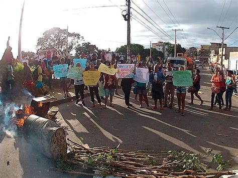 G1 Moradores Fecham Rua Em Protesto Em Nova Sussuarana Salvador