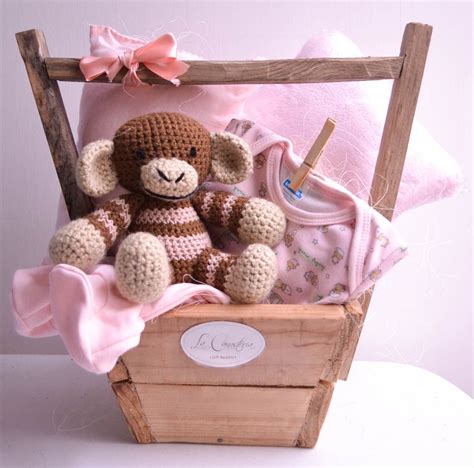 Vintage Baby Basket For Girls En 2020 Canasta De Regalo Regalos Para