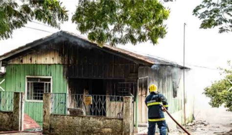 Ajuda Para Reconstrução Da Casa Destruída Após Incêndio Vaquinhas Online