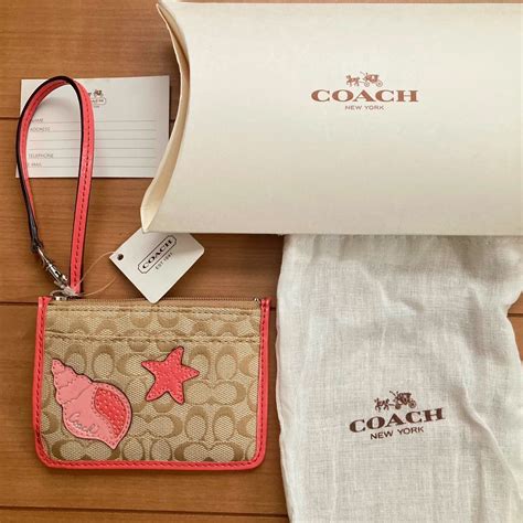 Coach 新品 未使用 Coach コーチ カード 小銭入れ パスケース 箱付正規品の通販 By Noel★ お値下げ交渉致してませんm