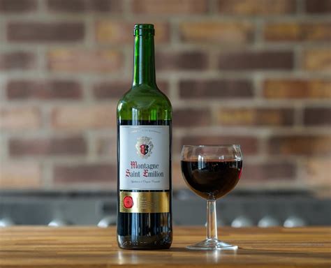 A Close-Up Shot of Red Wine · Free Stock Photo