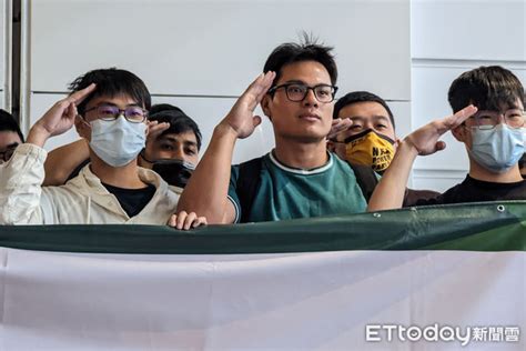 球迷送機太溫馨！張育成帶祝福飛美國：打出所有一切 Ettoday運動雲 Ettoday新聞雲