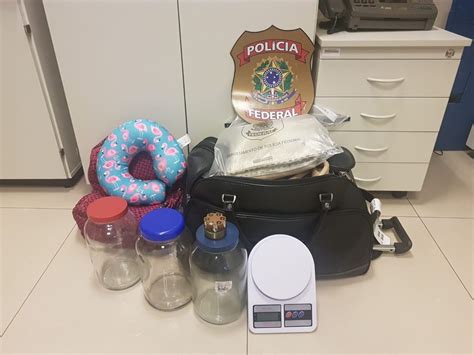 Mulher Presa Kg De Maconha Skunk Ap S Desembarcar Em Voo De