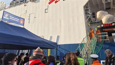 La Nave Geo Barents Nel Porto Di Napoli Sbarcati I 37 Migranti Salvati