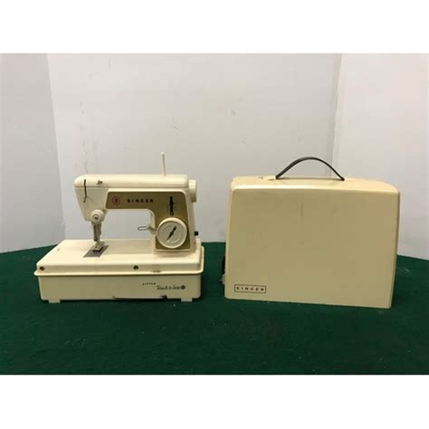 Small Singer Sewing Machine Model 67a23 Little Touch Andse Barnebys