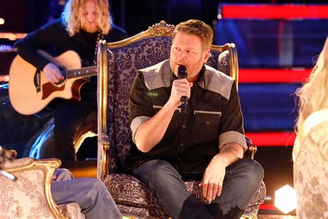 Watch Blake Shelton Singing About Corn On His Tractor Nbc Insider