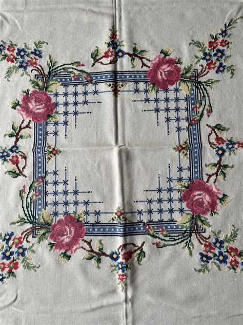 Handbroderad Duk Bordsduk Linneduk Krans Blommo K P P Tradera