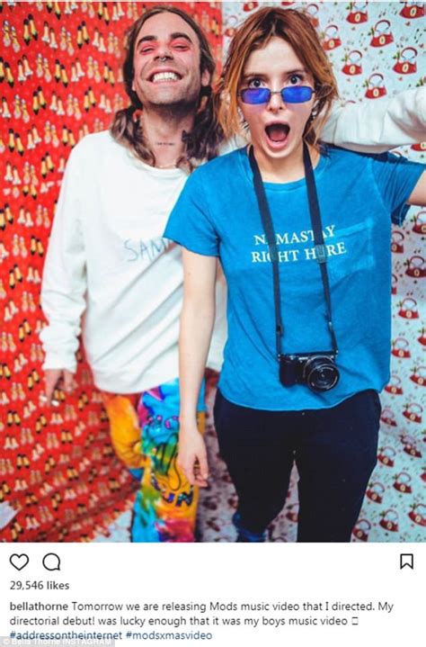 Bella Thorne Poses Completely Nude In Dressing Room Daily Mail Online