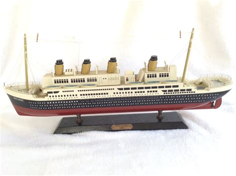 Titanic wooden model - Wood - Catawiki