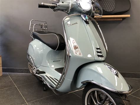 vespa primavera specialpaint ice blue perry scooters haarlem