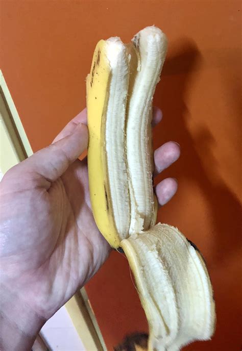 There were two bananas in one peel : r/mildlyinteresting