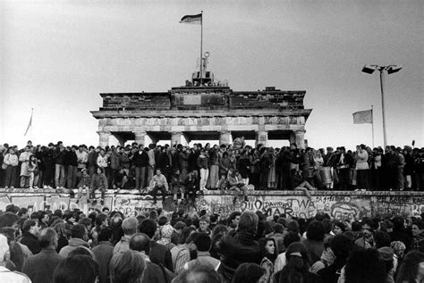 A Os De La Ca Da Del Muro De Berl N Gaceta Unam