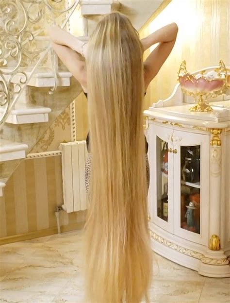 Video Rapunzel S Blonde Hair Dance Realrapunzels Long Hair Styles