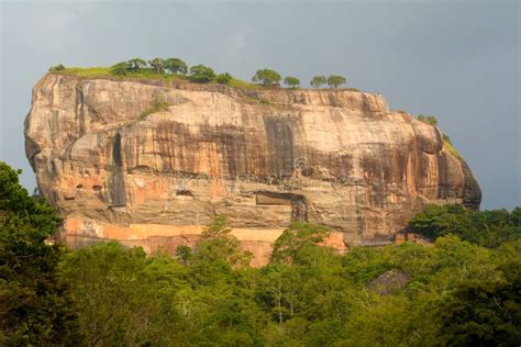 Sigiriya Lion`s Rock stock image. Image of landmark - 140091113