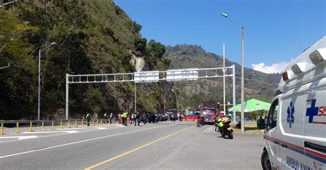 Por manifestaciones continúa el cierre de la vía al llano Radio