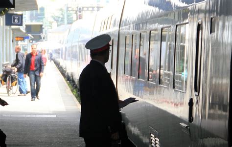 Sncf La Menace De Gr Ve Des Contr Leurs Maintenue Pour Le Week End