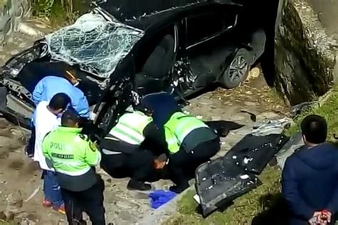 Carretera Central Despiste Y Vuelco De Auto Deja Dos Muertos Y Un