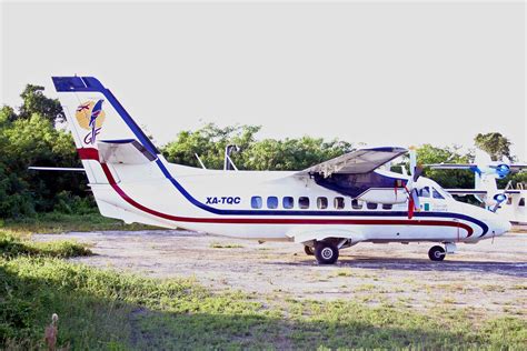 Let 410 UR-GNG der Vanilla Sky, abgestellt auf dem Natakhtari Airfield ...