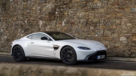 Aston Martin Vantage (Morning Frost White) | 2019MY | Front Three-Quarter