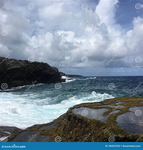 The Large Coastal Waves of the Pacific Ocean Stock Image - Image of ...