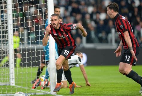 Bonucci Nello Stadio Della Juventus Con La Maglia Del Milan Fa Gol Ed