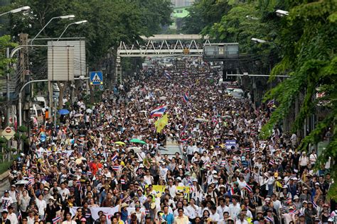 泰国示威活动升级，反对派要政府交权 纽约时报中文网