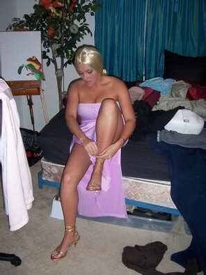 Thick Ginger Amateur Presenting Her Round Bare Ass For Inspection Porn