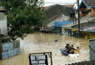 Perumahan Pondok Gede Permai Terendam Banjir Datatempo