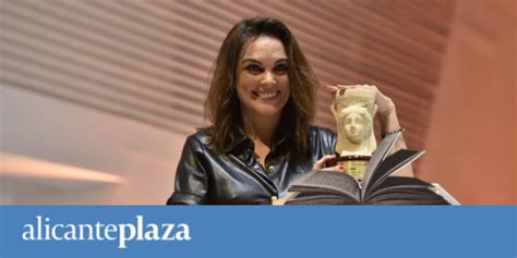 La Ilicitana M Nica Carrillo Gana El Premio Azor N De Novela Con