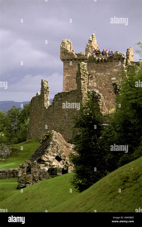 Urquart castle drumnadrochit scotland hi-res stock photography and ...