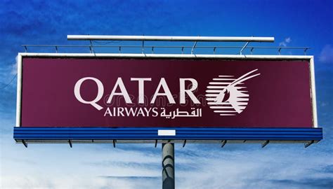 Cartel Publicitario Que Muestra El Logo De Qatar Airways Foto De Archivo Editorial Imagen De