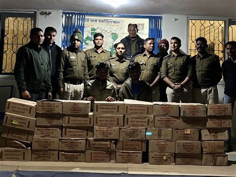 Liquor Worth 2 Lakhs Was Caught By Siege Near The Cremation Ground In Pipariya Two Accused