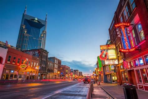 4 BEST Ways to Enjoy Broadway Street in Downtown Nashville