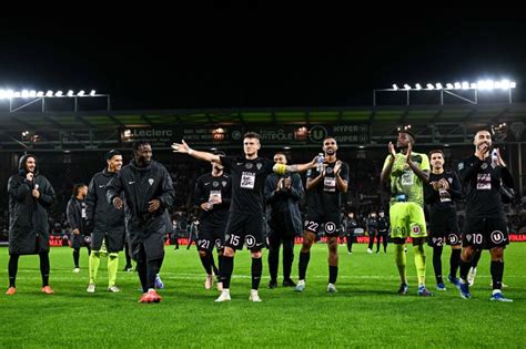 Ligue 2 Angers et Auxerre sont les deux équipes qui gagnent avec les