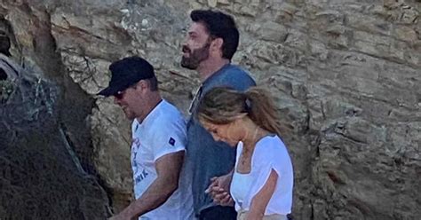 Jlo Y Ben Affleck Disfrutaron De Un Día De Playa Con Su Amigo Matt