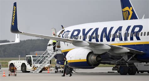 Ryanair Fumo Da Un Ala Sul Volo Per Lamezia Terme Paura A Bordo