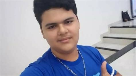 Adolescente Morre Após Levar Choque Enquanto Usava Celular No Carregador