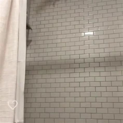 Amanda Trivizas Naked Shower Onlyfans Livestream Leaked Lewd Stars