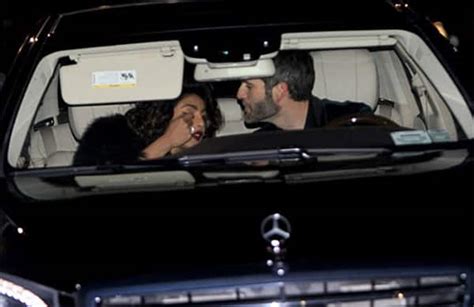 Hot Damn Priyanka Shares A Passionate Kiss With Alan Powell On The Streets Of NYC Bollywood
