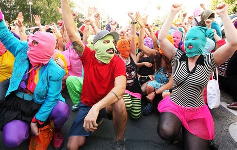 Flashmob für Pussy Riot im Mauerpark B Z Stimme Berlins