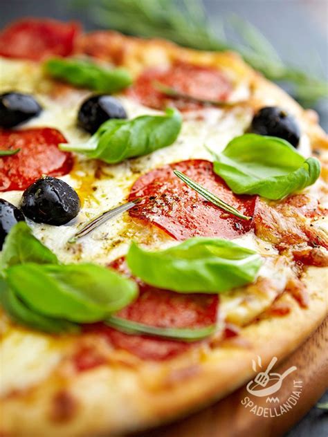 Pizza Al Salame E Olive Nere Spadellandia It