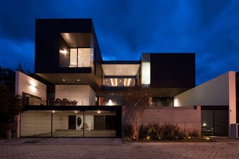 World of Architecture: Dominant Modern Mansion by GLR Arquitectos